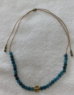 Choker com Esferas de Apatita Azul e Pingente de Brass Indiano (bronze)